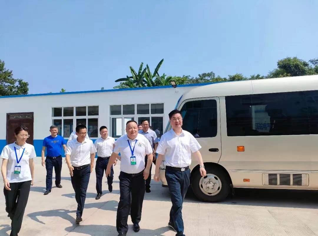 自貢市委副書記、市長(zhǎng)曾洪揚(yáng)一行蒞臨沃輪電氣調(diào)研指導(dǎo)工作