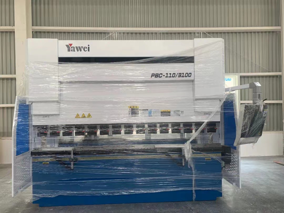 沃輪電氣項(xiàng)目一期B棟鈑金車間首批生產(chǎn)設(shè)備進(jìn)場(chǎng)，車間作業(yè)準(zhǔn)備工作穩(wěn)步推進(jìn)