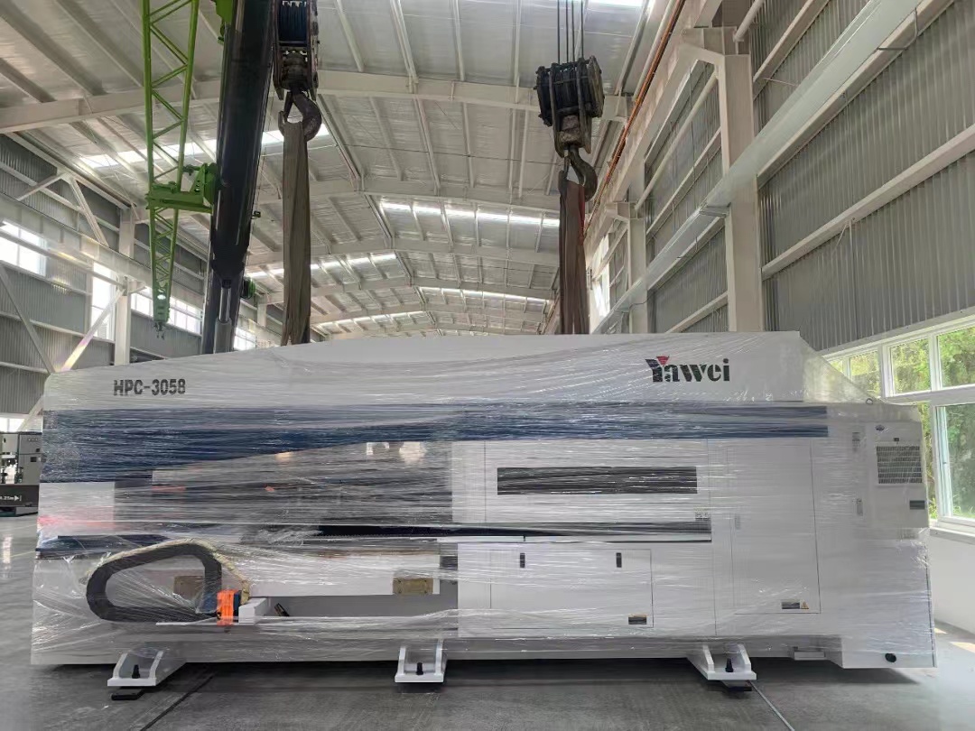 沃輪電氣項(xiàng)目一期B棟鈑金車間首批生產(chǎn)設(shè)備進(jìn)場(chǎng)，車間作業(yè)準(zhǔn)備工作穩(wěn)步推進(jìn)