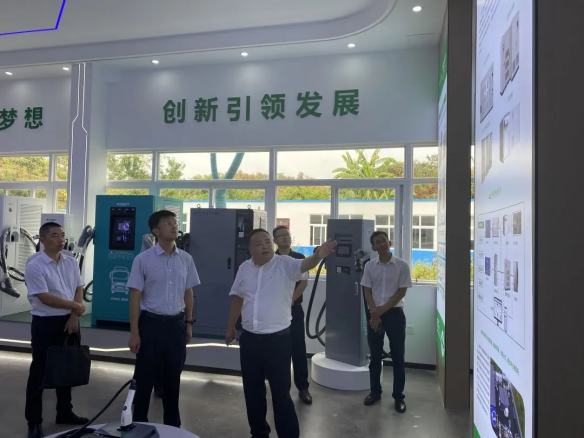 自貢市委常委、統(tǒng)戰(zhàn)部部長吳進(jìn)學(xué)一行 蒞臨沃輪電氣考察調(diào)研