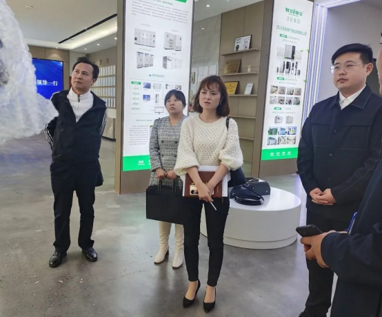 【領(lǐng)導(dǎo)關(guān)懷】自貢市經(jīng)信局機(jī)關(guān)黨委書記陳旭率隊(duì)蒞臨沃輪電氣考察調(diào)研