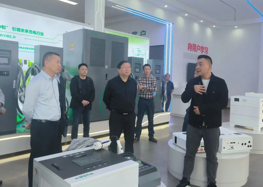 【領(lǐng)導(dǎo)關(guān)懷】大安區(qū)政協(xié)主席關(guān)義彬率隊(duì)蒞臨沃輪電氣開展“同心共建大美大安”暨“聚法之力 助企護(hù)商”專項(xiàng)調(diào)研活動(dòng) 【領(lǐng)導(dǎo)關(guān)懷】大安區(qū)政協(xié)主席關(guān)義彬率隊(duì)蒞臨沃輪電氣開展“同心共建大美大安”暨“聚法之力 助企護(hù)商”專項(xiàng)調(diào)研活動(dòng)