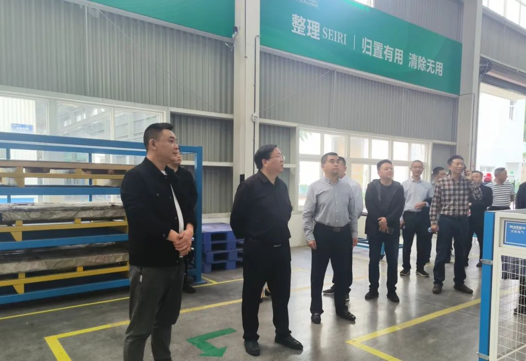 【領(lǐng)導(dǎo)關(guān)懷】大安區(qū)政協(xié)主席關(guān)義彬率隊(duì)蒞臨沃輪電氣開展“同心共建大美大安”暨“聚法之力 助企護(hù)商”專項(xiàng)調(diào)研活動(dòng) 【領(lǐng)導(dǎo)關(guān)懷】大安區(qū)政協(xié)主席關(guān)義彬率隊(duì)蒞臨沃輪電氣開展“同心共建大美大安”暨“聚法之力 助企護(hù)商”專項(xiàng)調(diào)研活動(dòng)