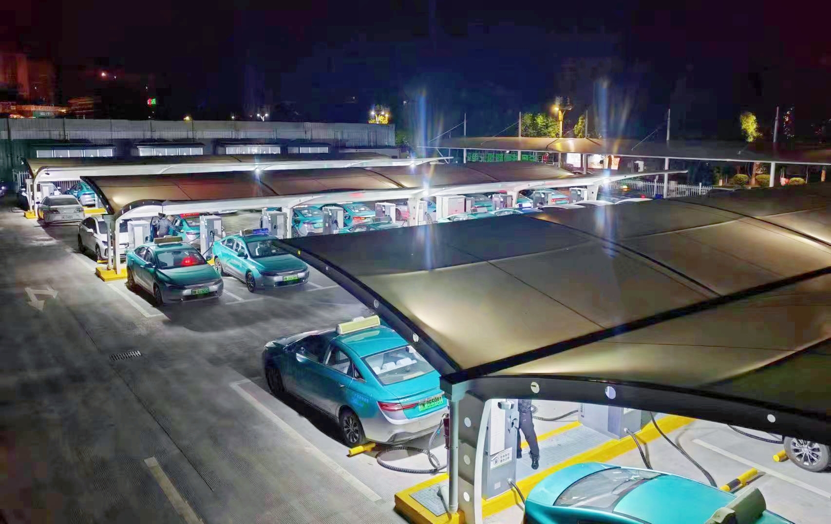 西昌東風(fēng)城南超級(jí)充電站