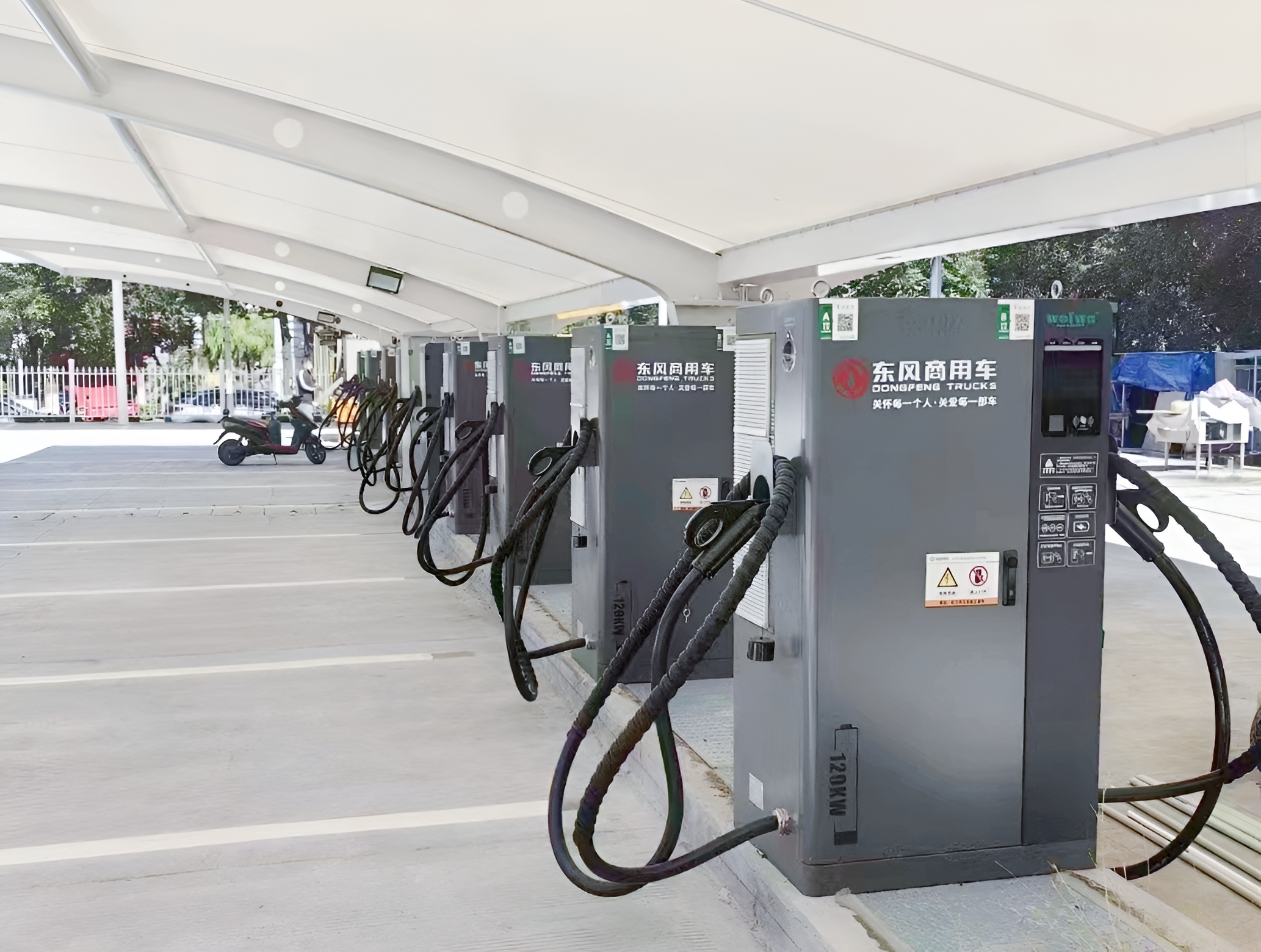 西昌東風(fēng)城南超級(jí)充電站