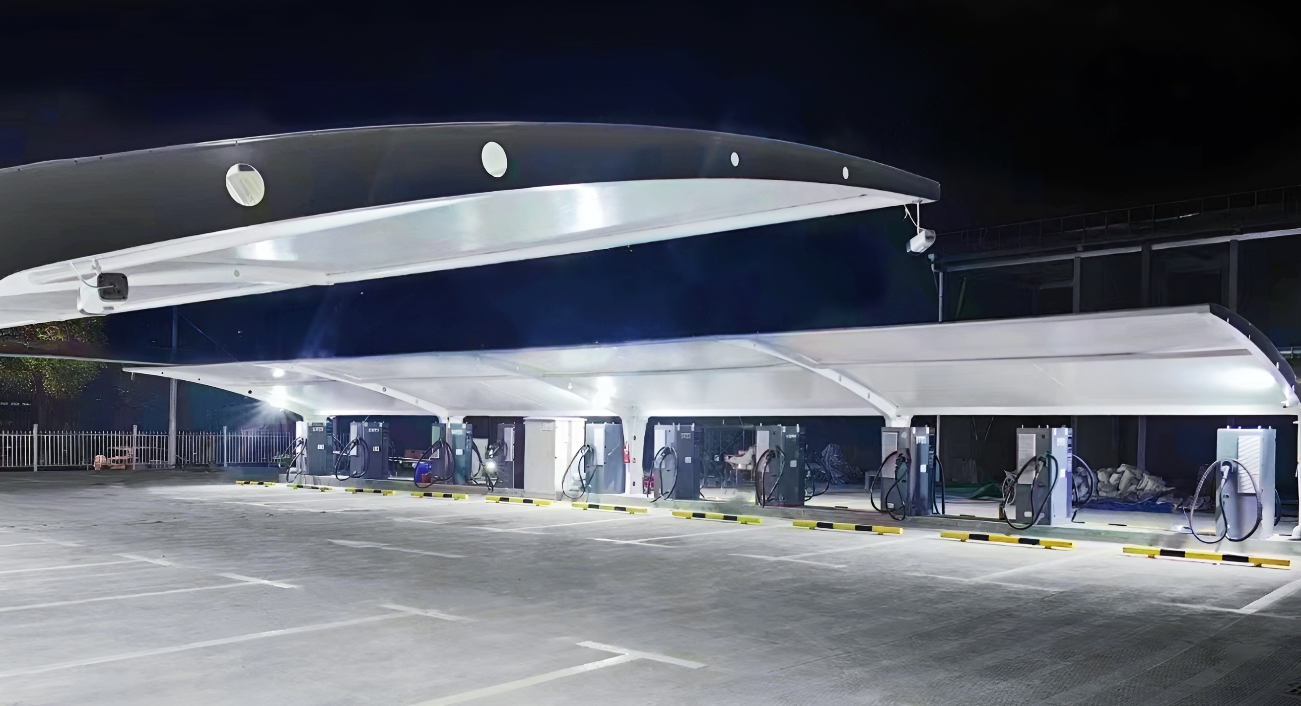 西昌東風(fēng)城南超級(jí)充電站