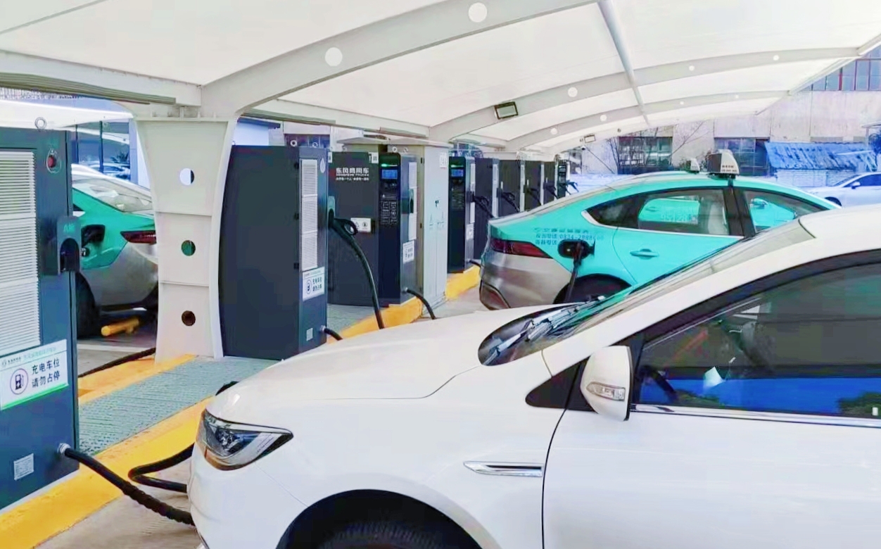 西昌東風(fēng)城南超級(jí)充電站