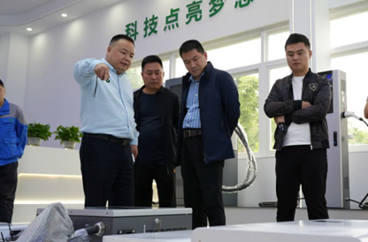 【考察交流】富順縣富興城運(yùn)交通發(fā)展集團(tuán)有限公司董事長(zhǎng)劉昌權(quán)一行蒞臨沃輪電氣考察交流 【考察交流】富順縣富興城運(yùn)交通發(fā)展集團(tuán)有限公司董事長(zhǎng)劉昌權(quán)一行蒞臨沃輪電氣考察交流